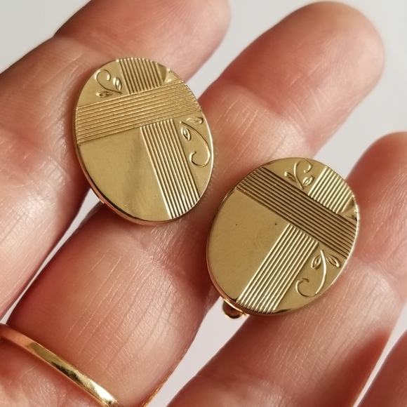 Vintage cufflinks gold tone oval etched design cuff links - Picture 2 of 10